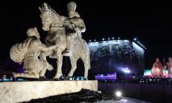 افتتاح تمثال الملك شابور الفارسي يثير الجدل في إيران